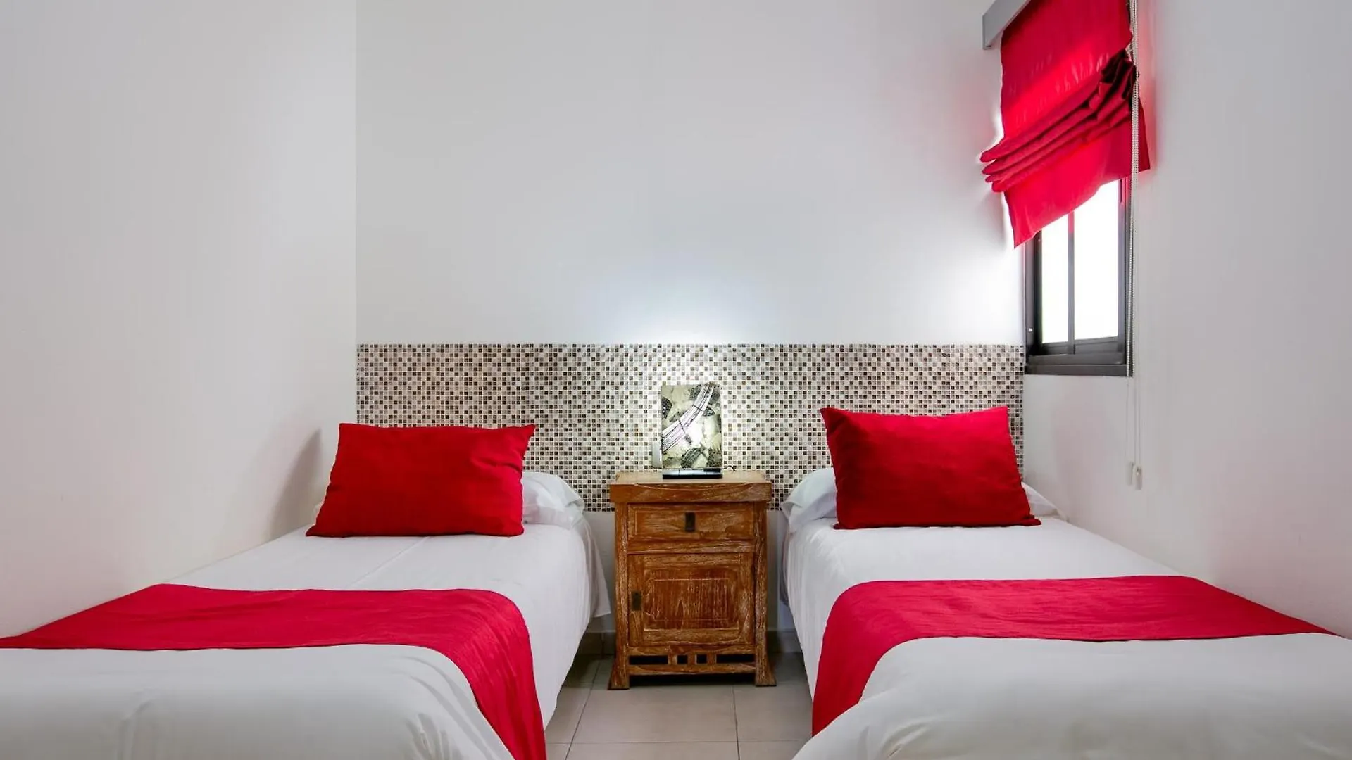 Apartments La Caleta Sunrises 아데제